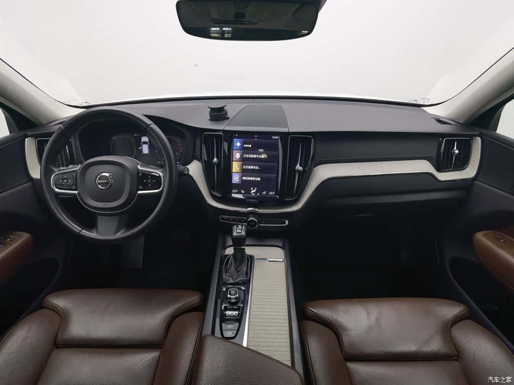 Volvo XC60, 2020 все фото