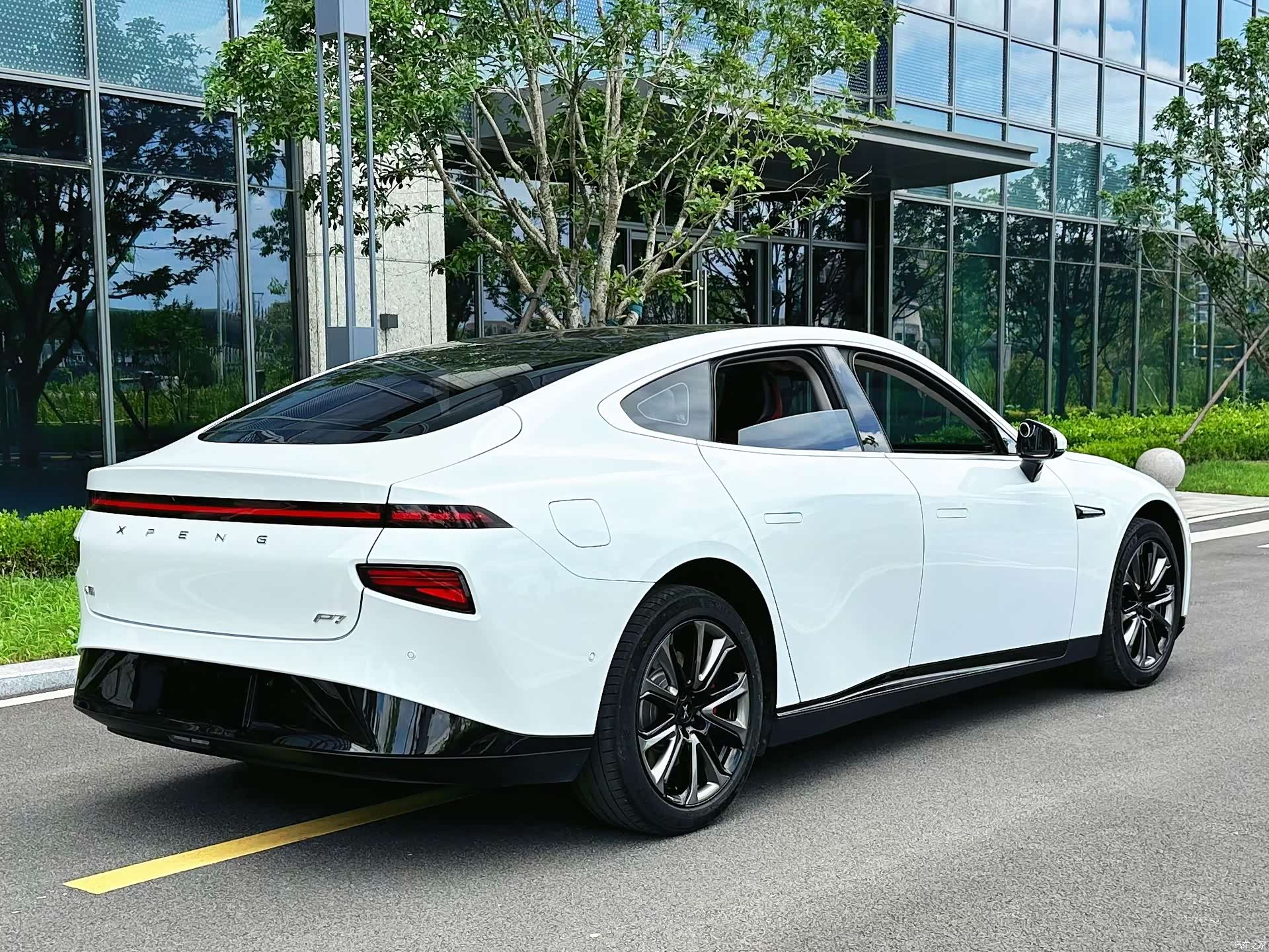 Xpeng P7, 2021 9