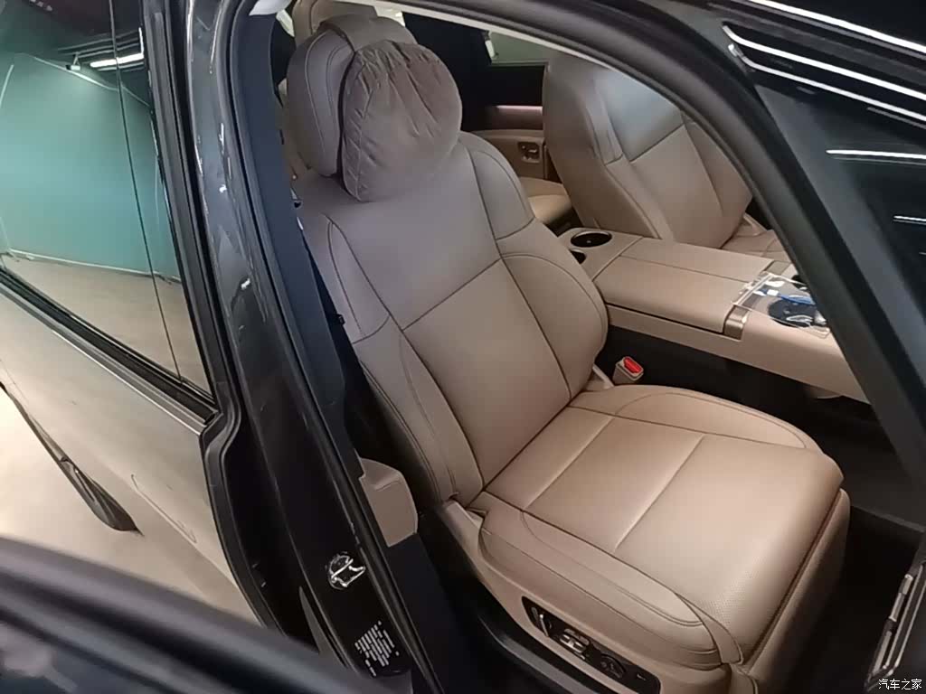 Li Auto MEGA, 2025 25