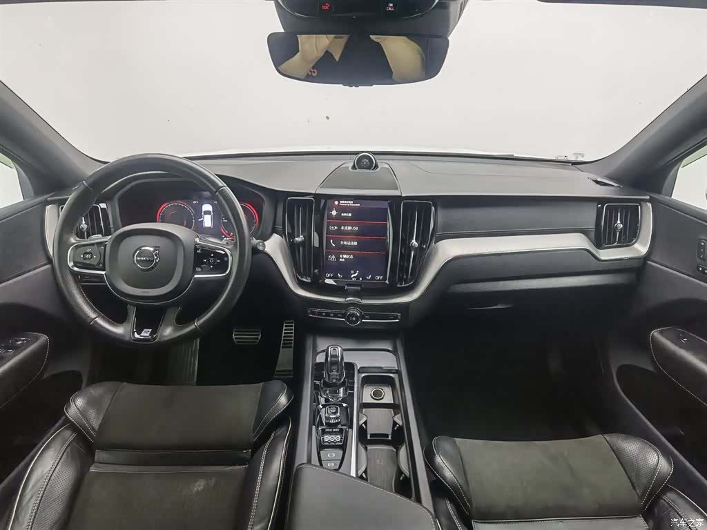Volvo XC60, 2019 все фото