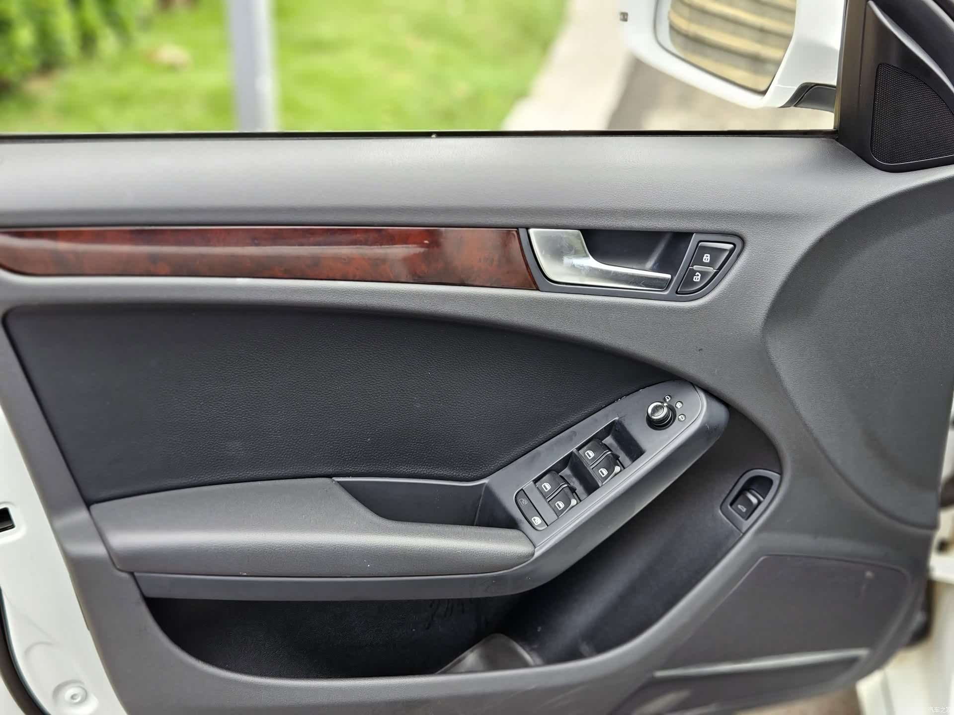 Audi A4L, 2011 16
