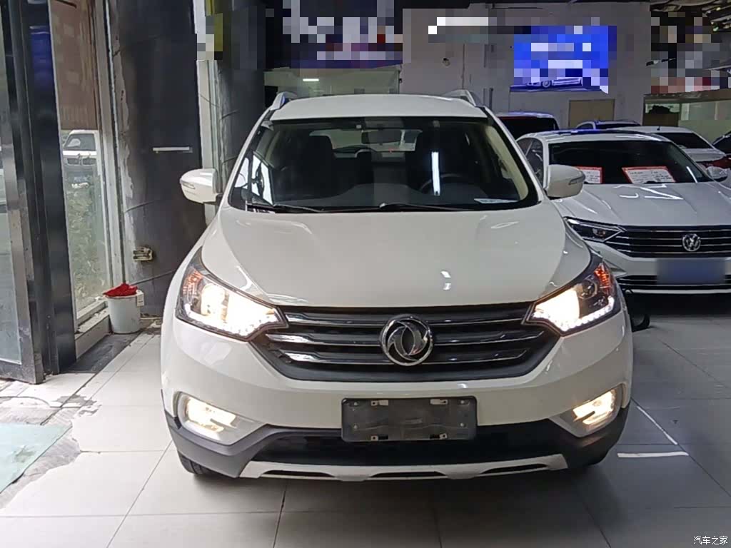 DongFeng AX7, 2015 3