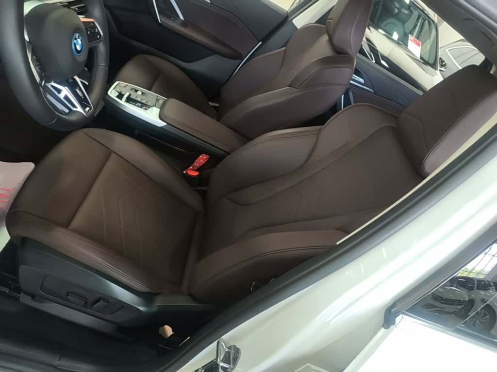 BMW iX1, 2024 11