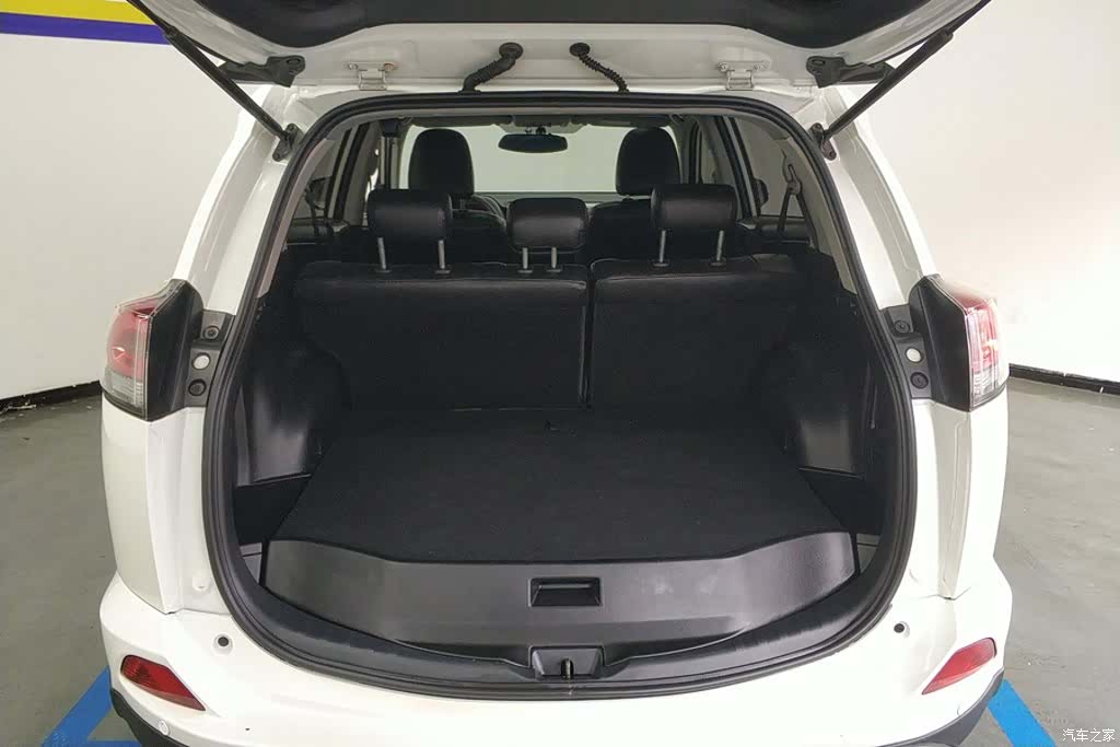 Toyota RAV4, 2018 4