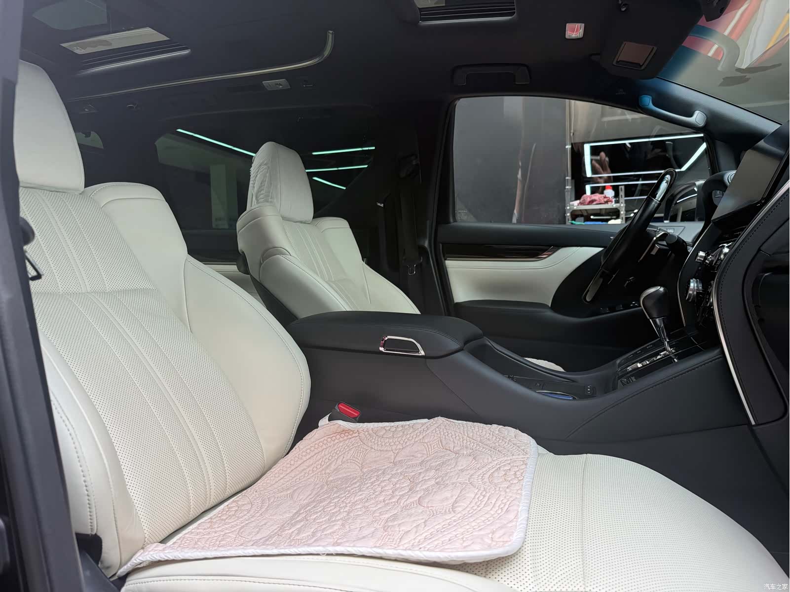 Lexus LM, 2022 11
