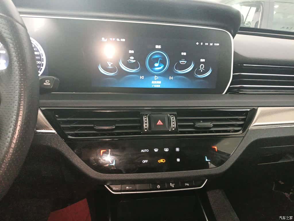 Hongqi HS5, 2023 9