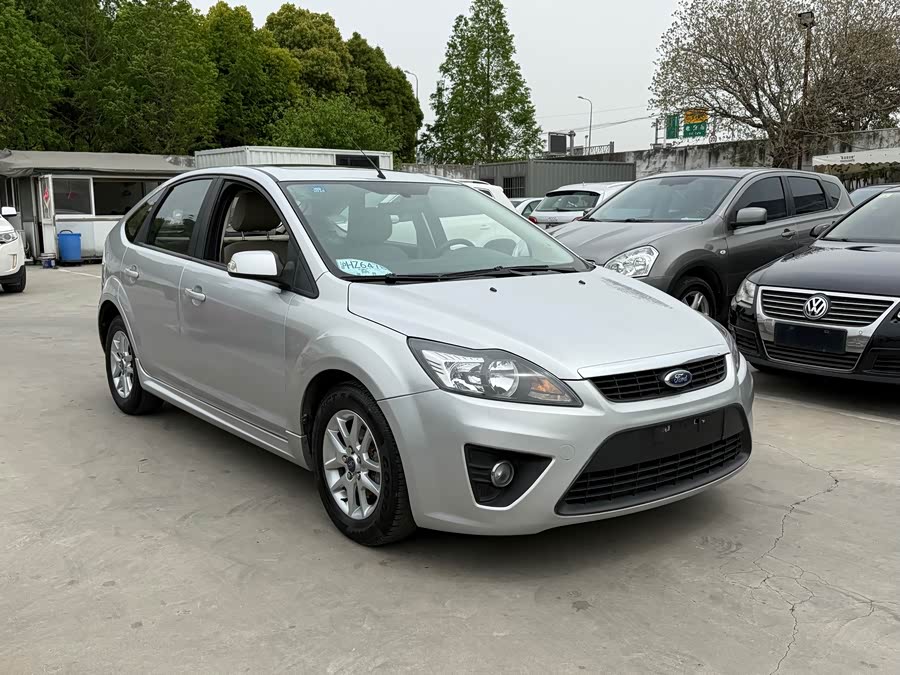 Ford Focus 2010, фото 3