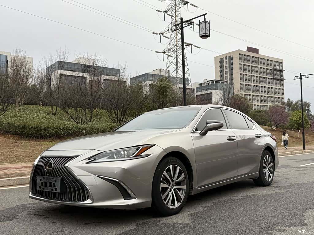 Lexus ES, 2019 1