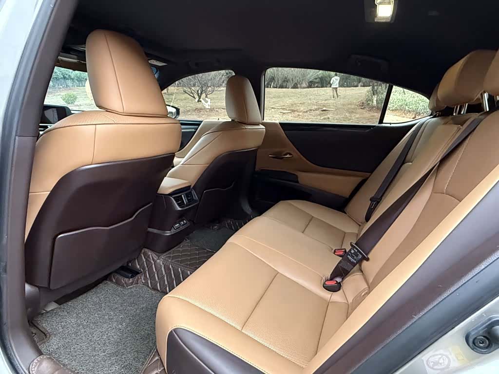 Lexus ES, 2019 9