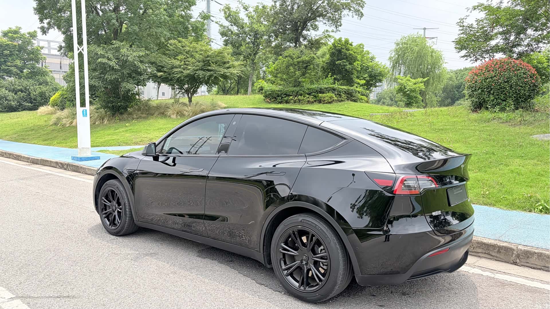 Tesla Model Y, 2023 4