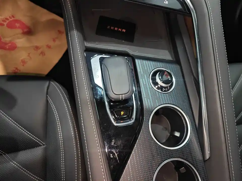 Zeekr 001