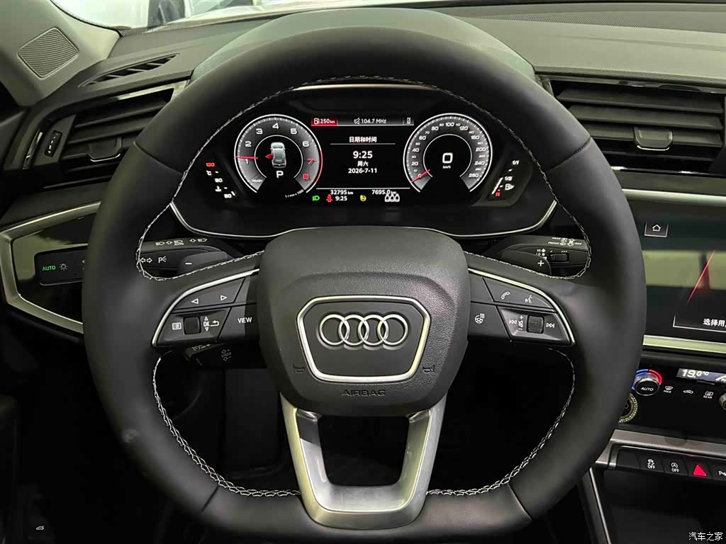 Audi Q3, 2022 3