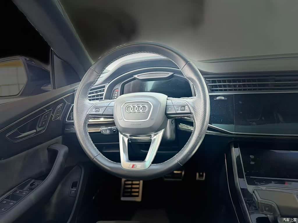 Audi Q8, 2023 11