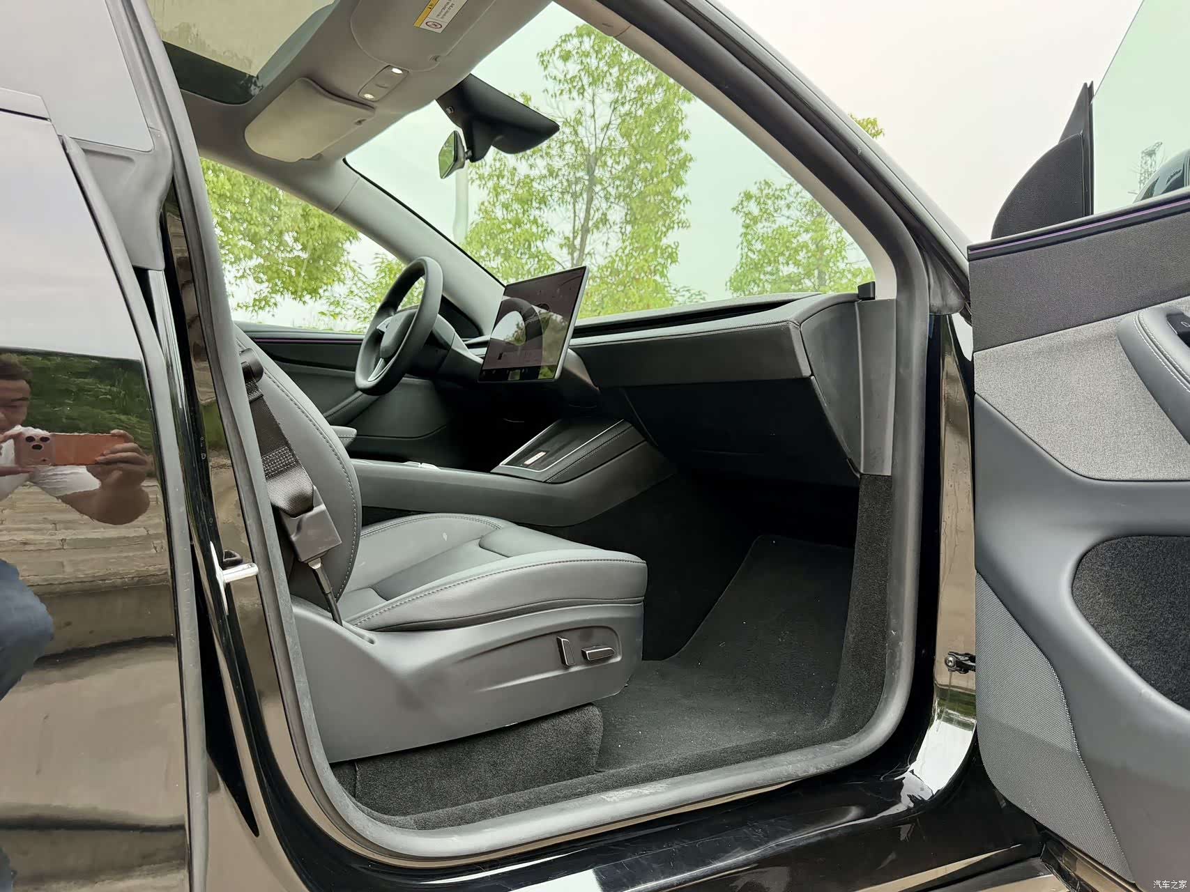Tesla Model Y, 2025 15