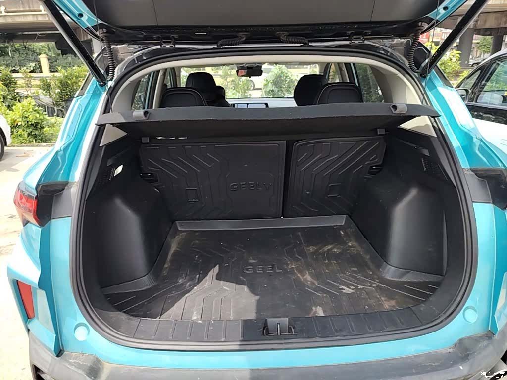 Geely Coolray, 2022 19