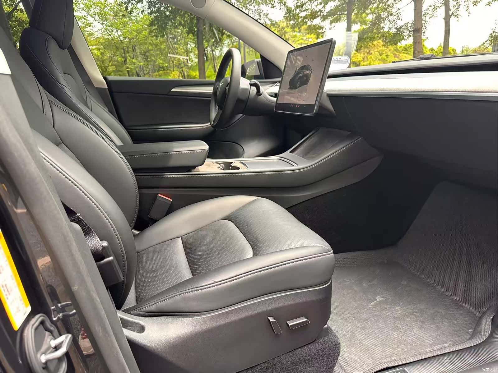 Tesla Model Y, 2024 9
