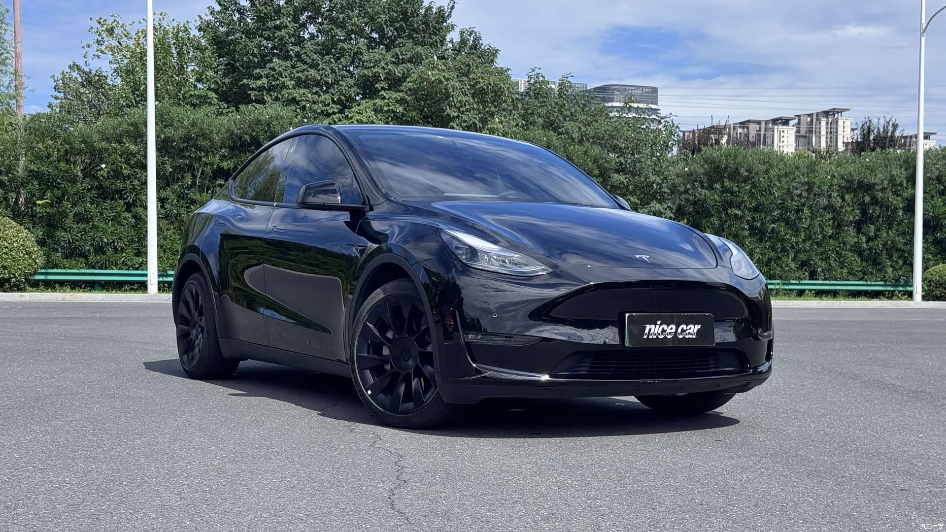 Tesla Model Y, 2022 3