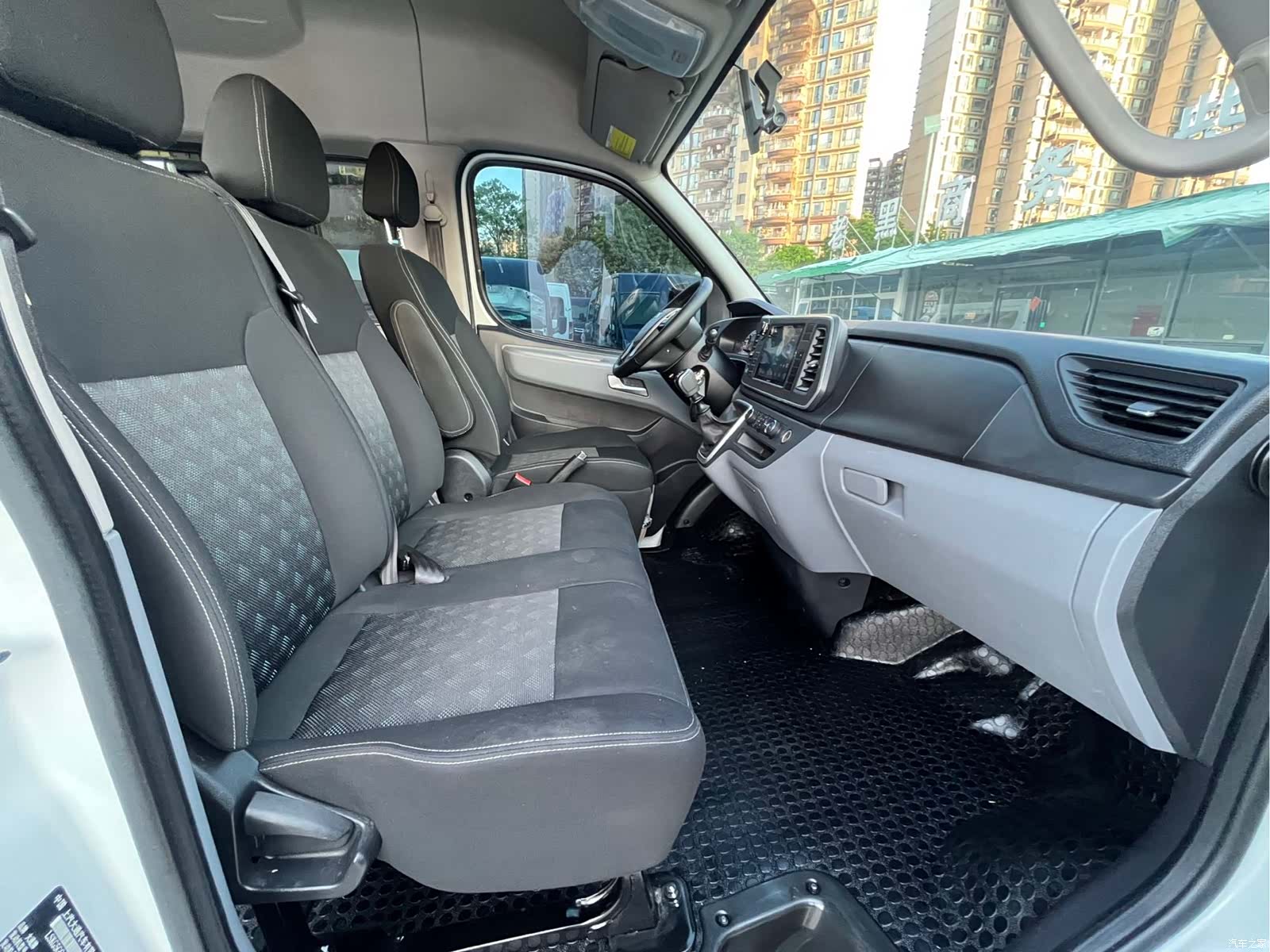 Maxus V80, 2025 9