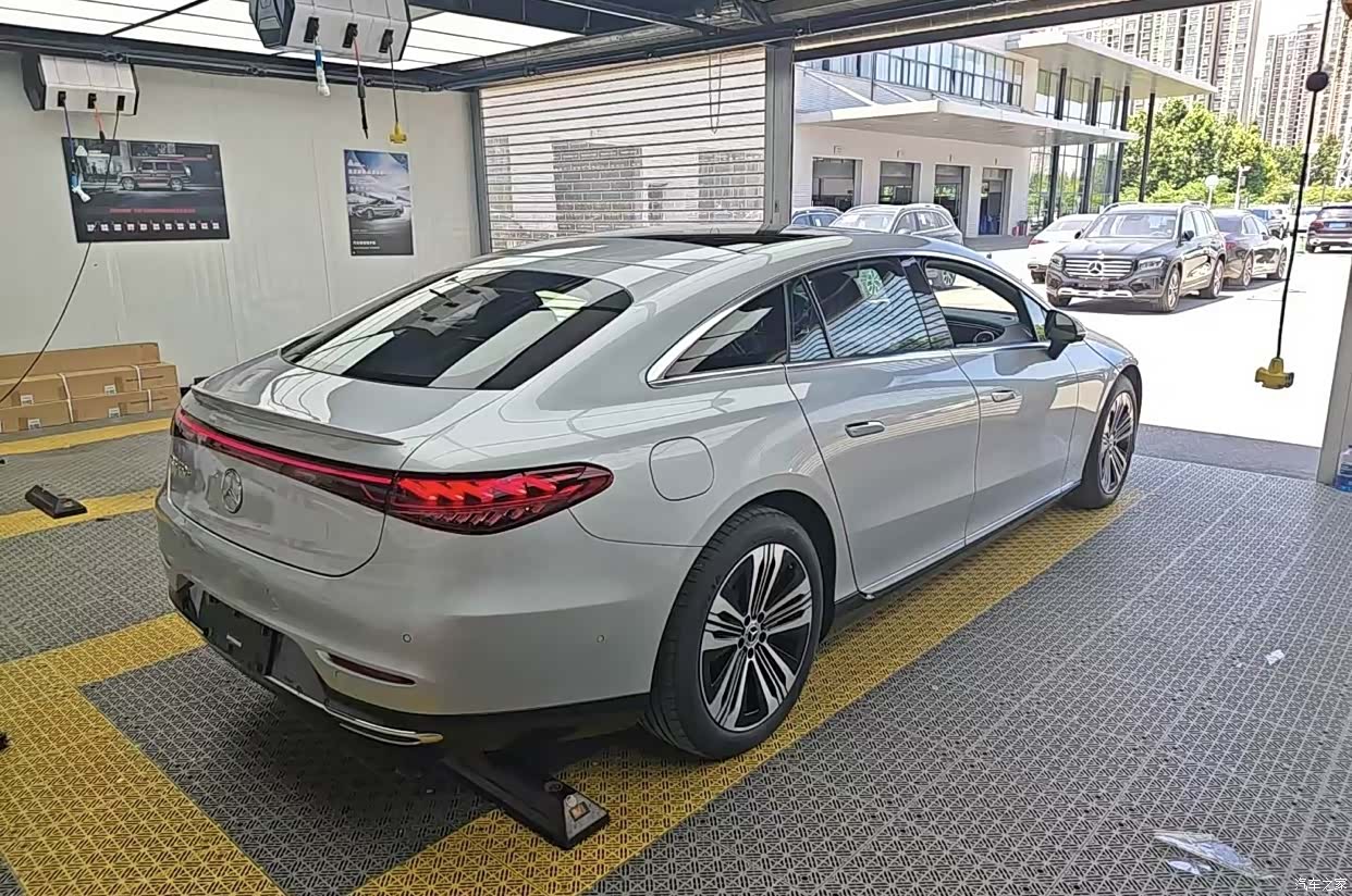 Mercedes-Benz EQS, 2025 7
