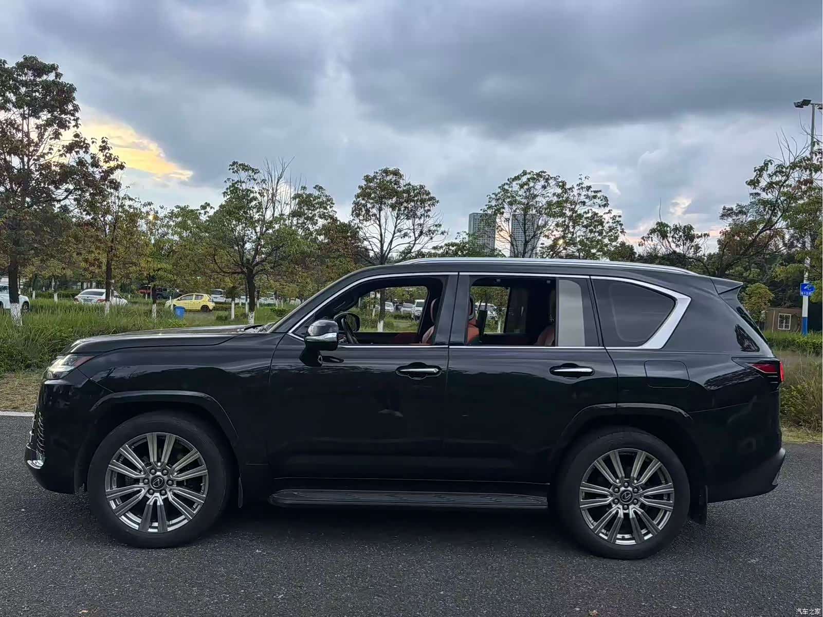 Lexus LX, 2023 2