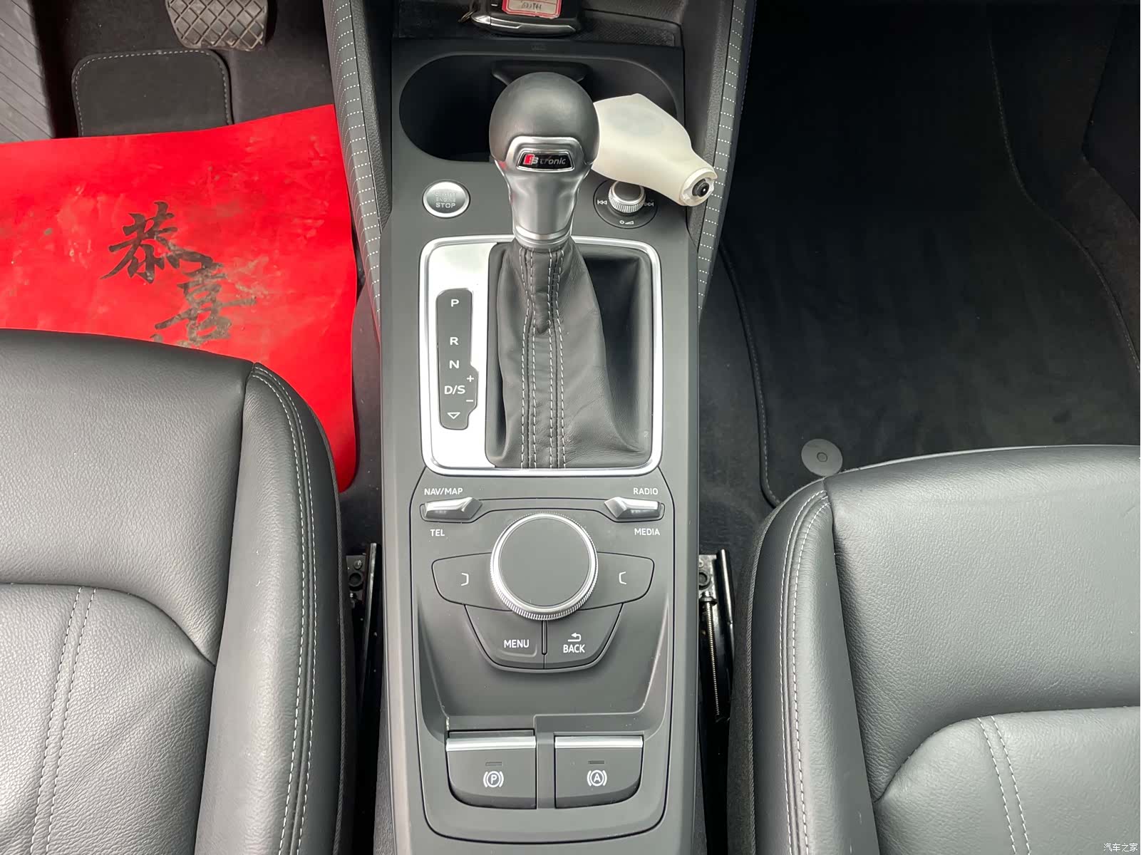 Audi Q2L, 2023 13