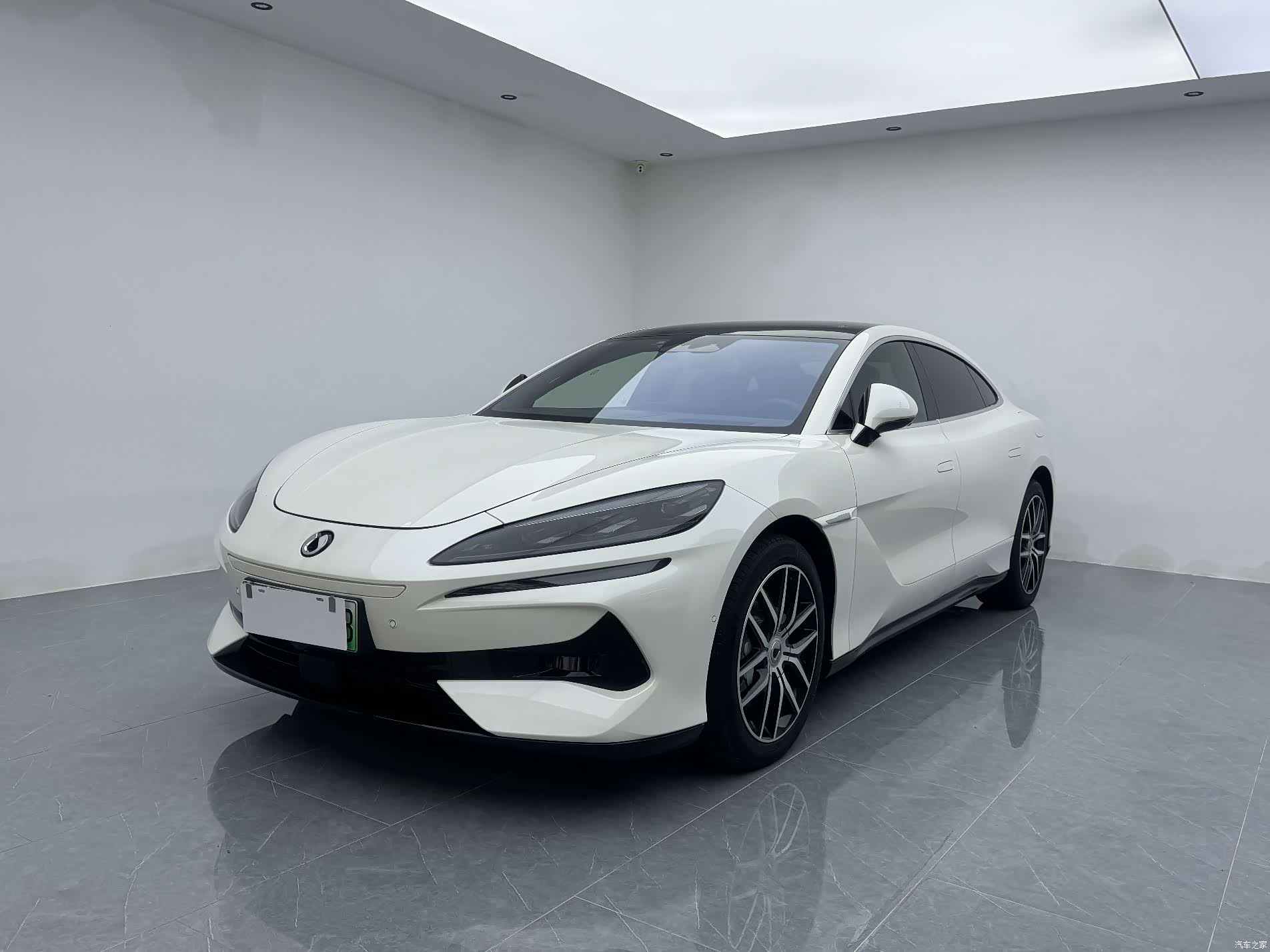 Denza Z9