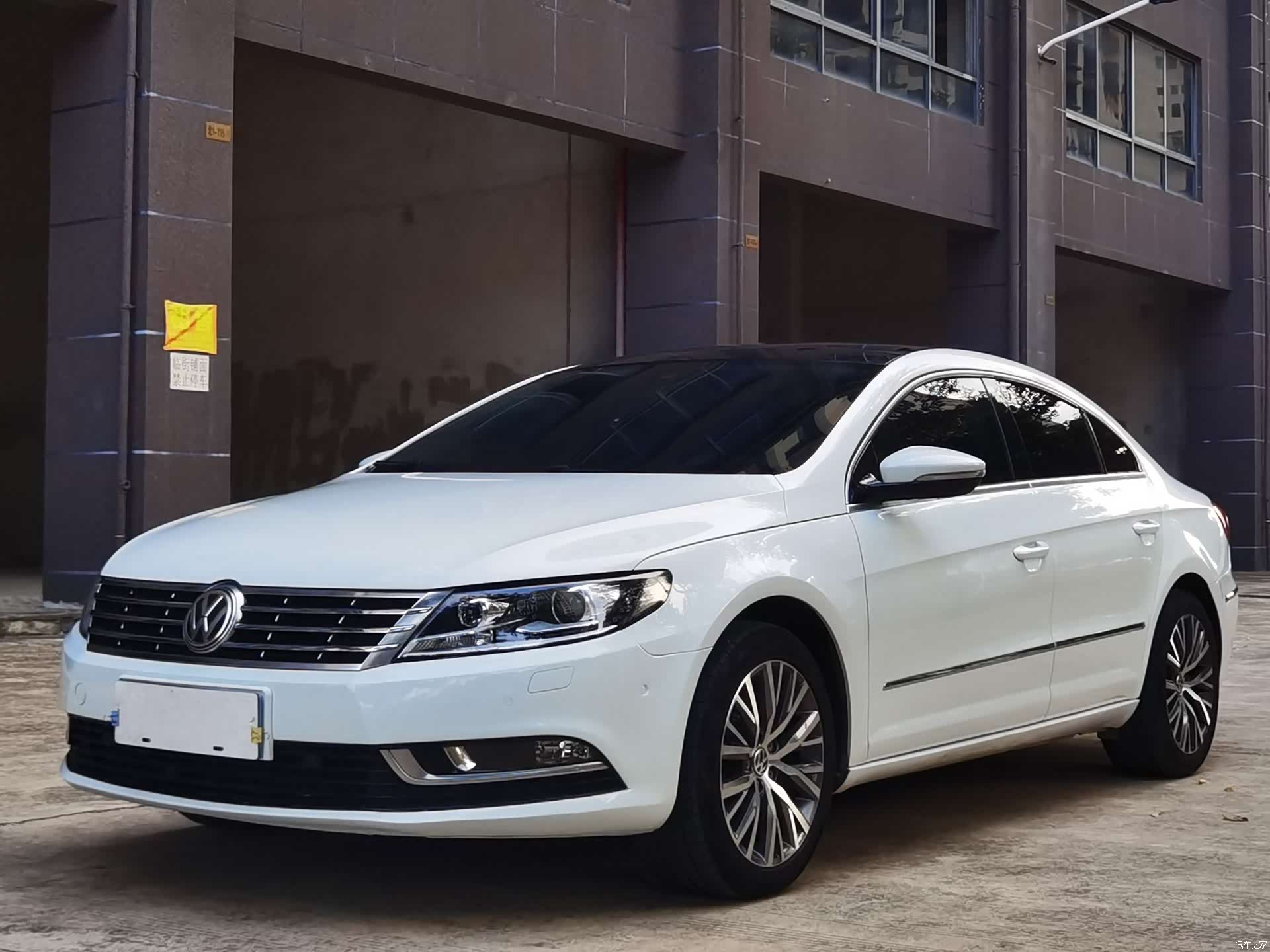 Volkswagen CC, 2013 1