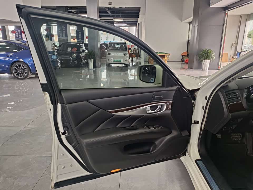 Infiniti Q70 Infiniti Q70