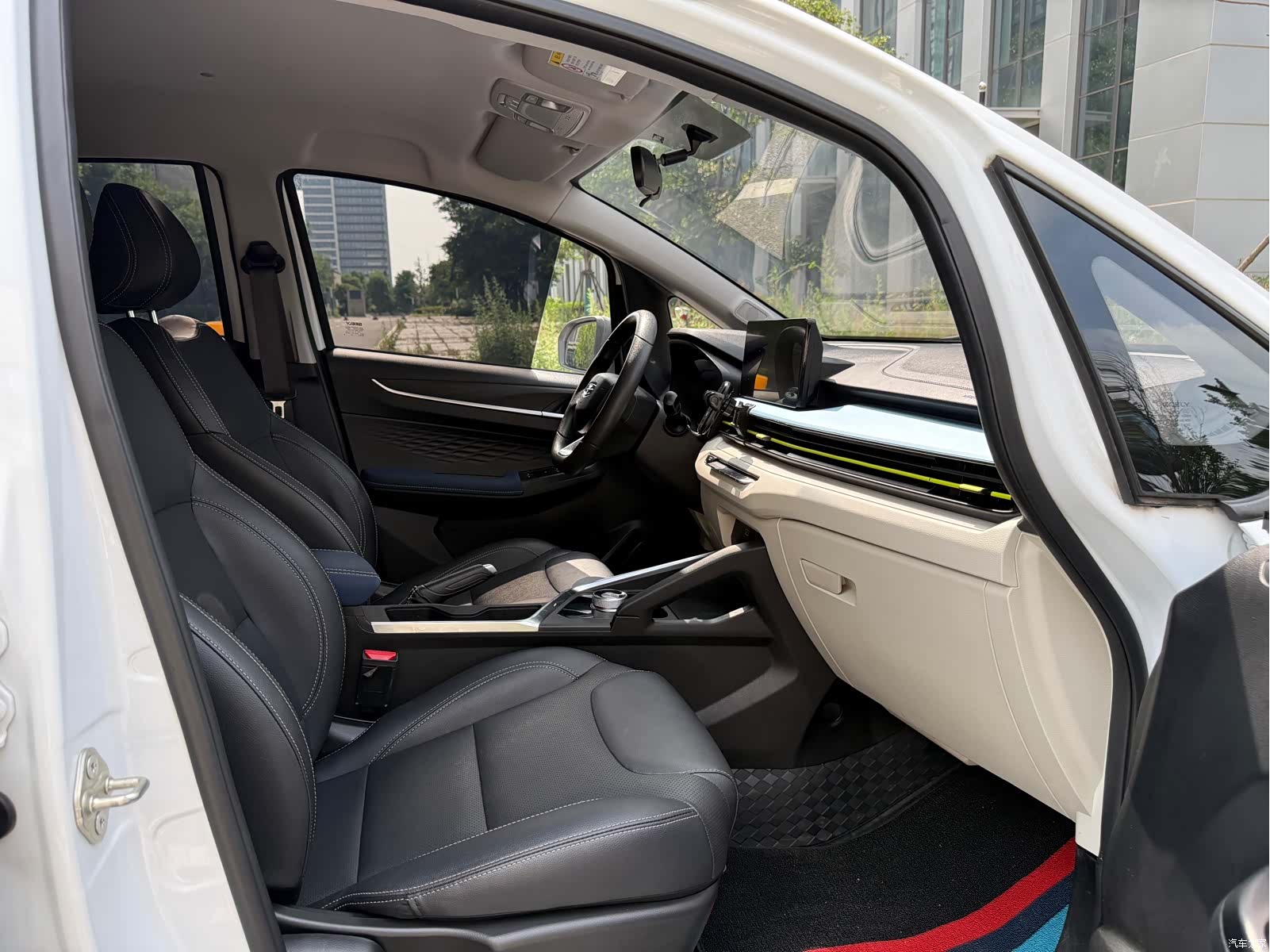 Geely EX3, 2022 10