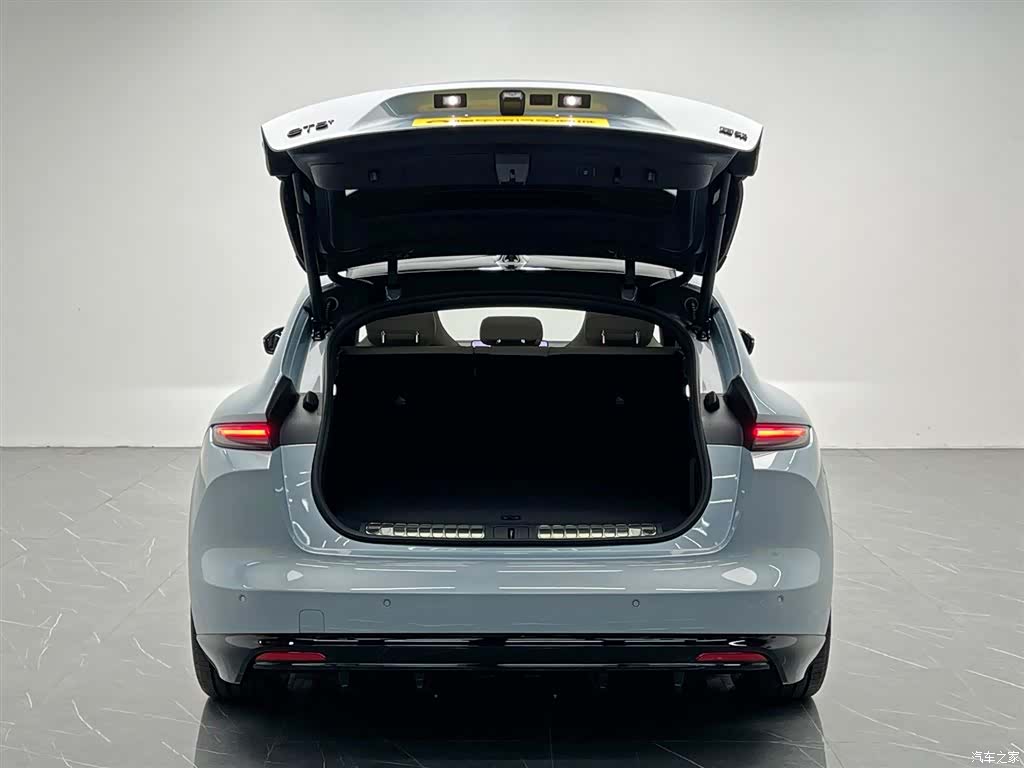 NIO ET5, 2025 11