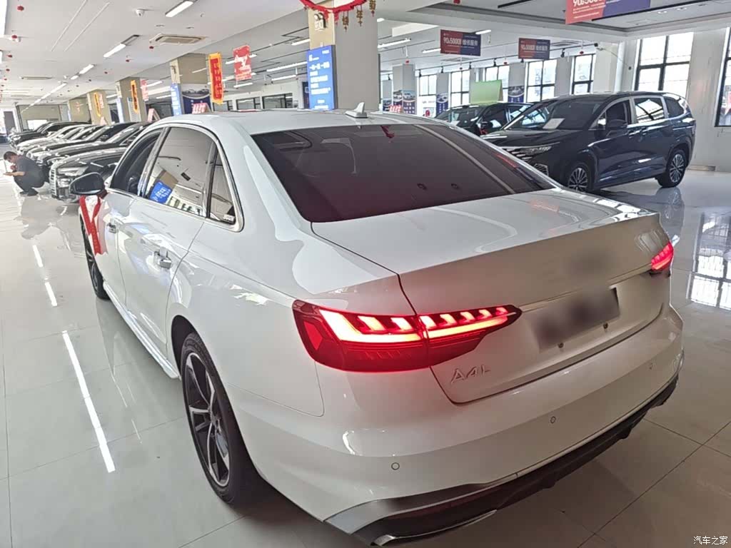 Audi A4L, 2021 все фото