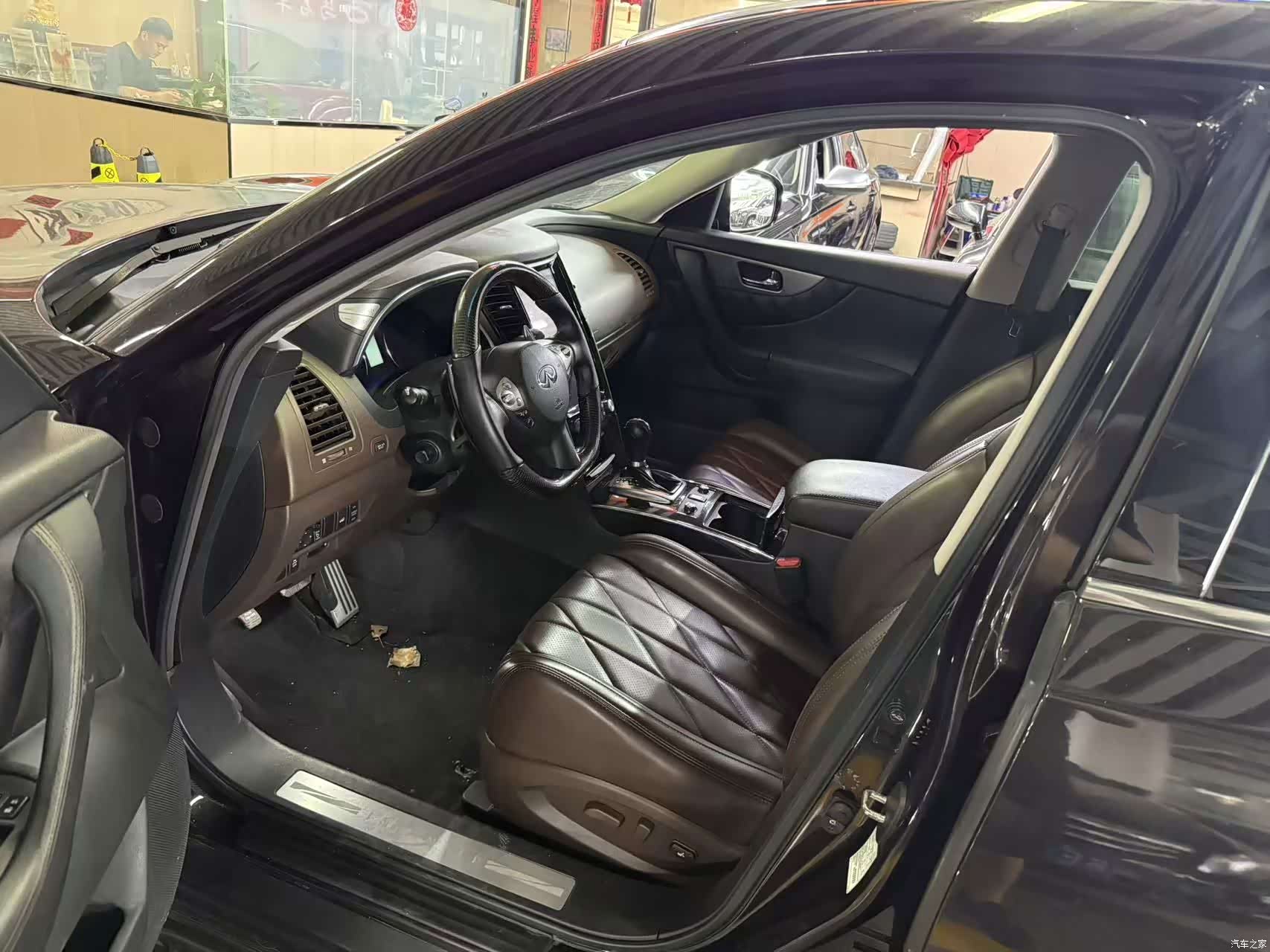 Infiniti FX37, 2012 4