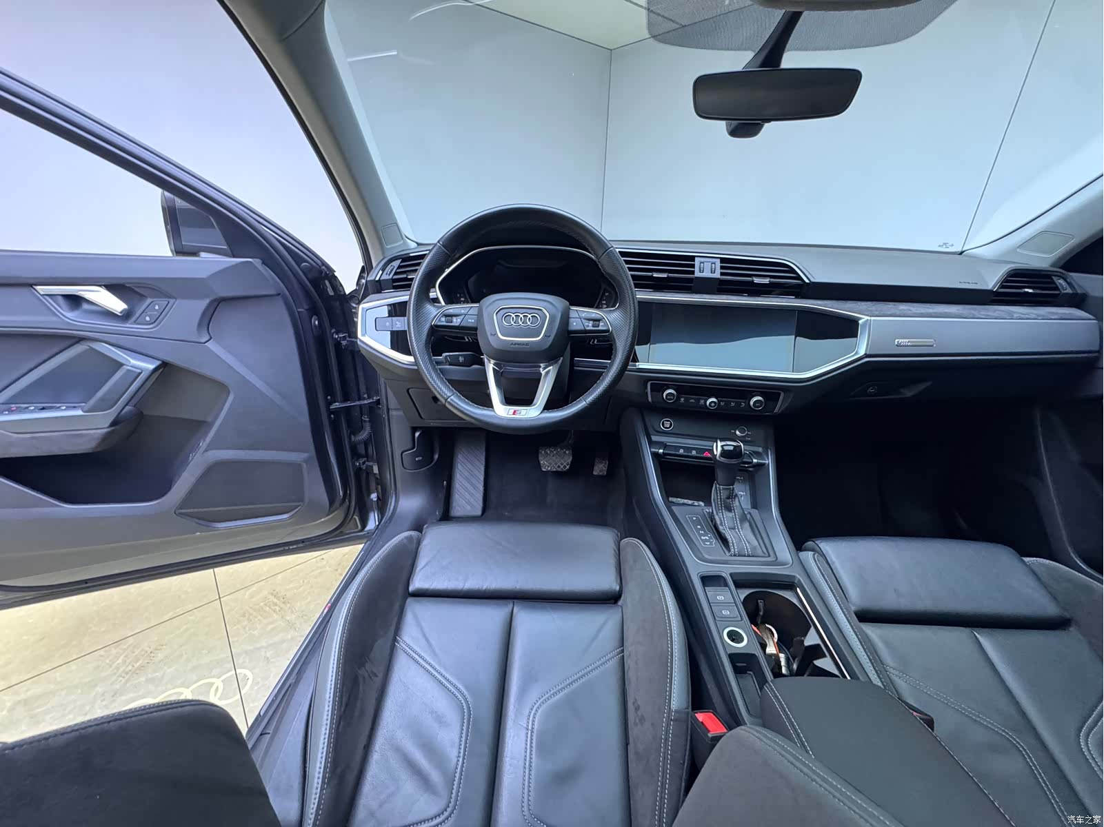 Audi Q3, 2022 13