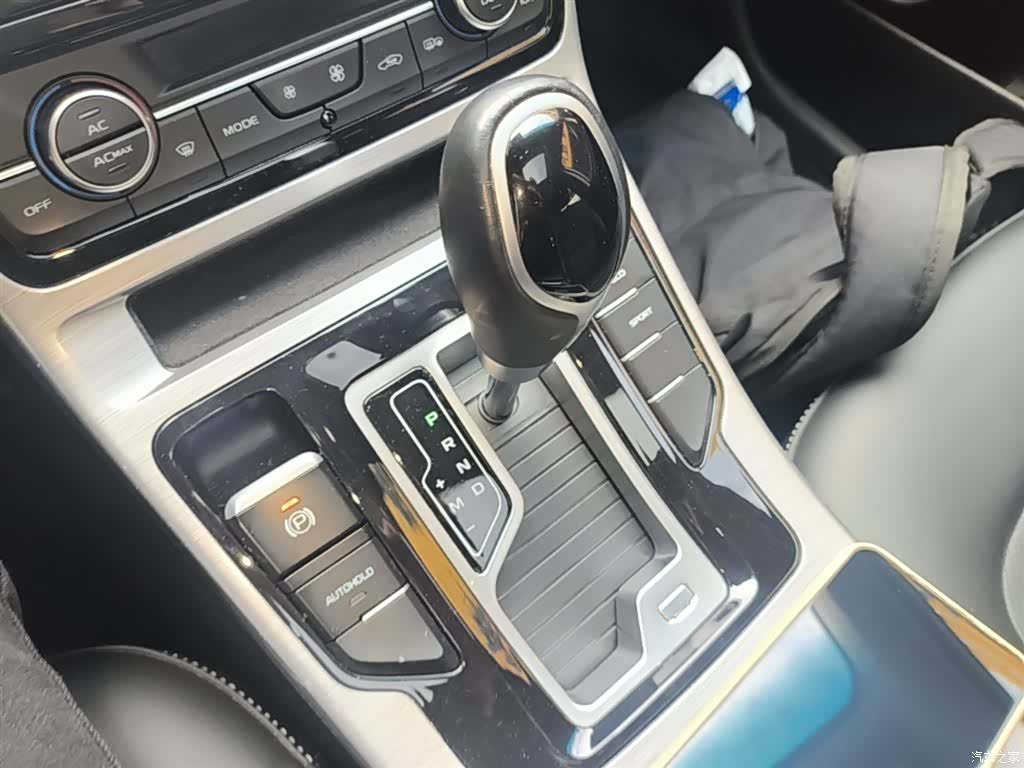 Geely Emgrand, 2020 14