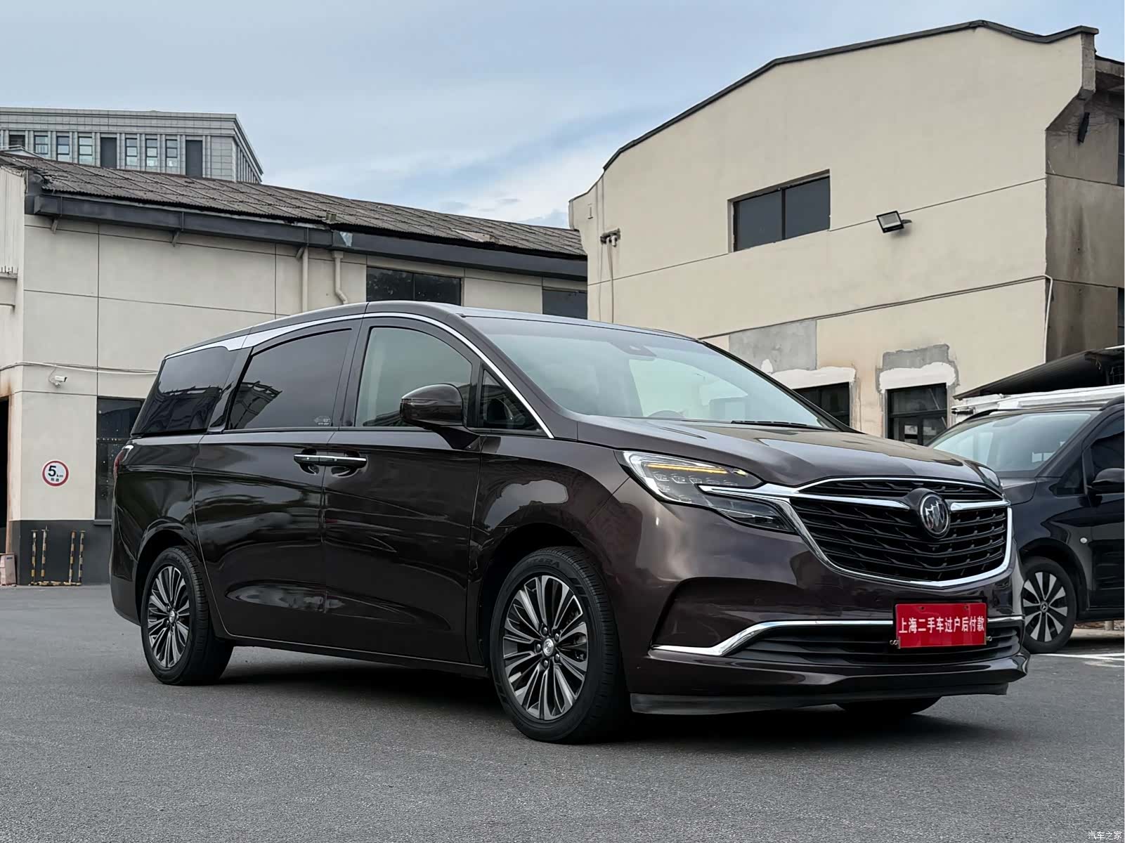 Buick GL8, 2021 3