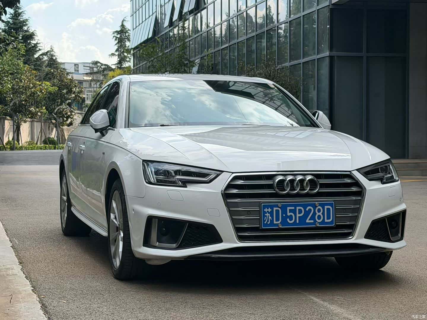 Audi A4L, 2019 1