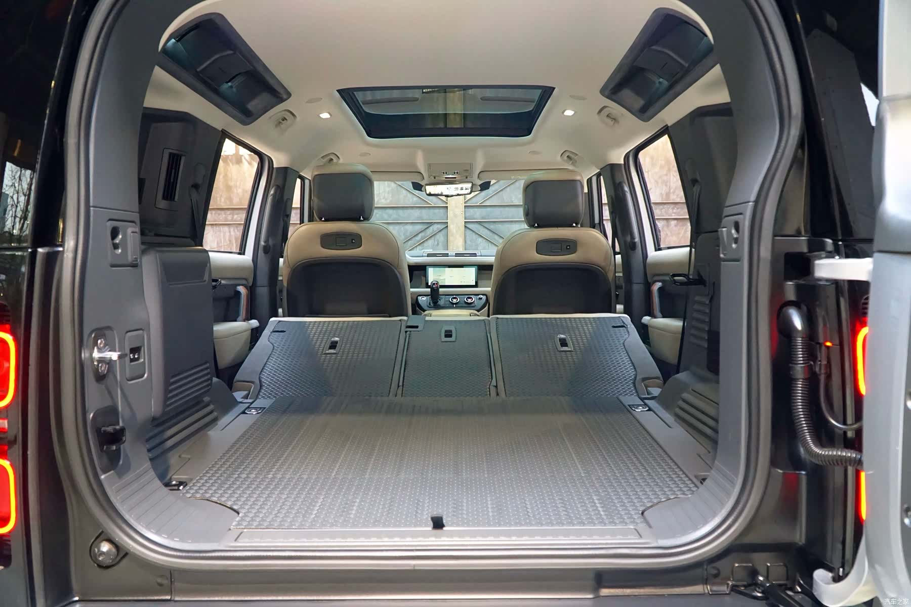 Land Rover Defender, 2021 21