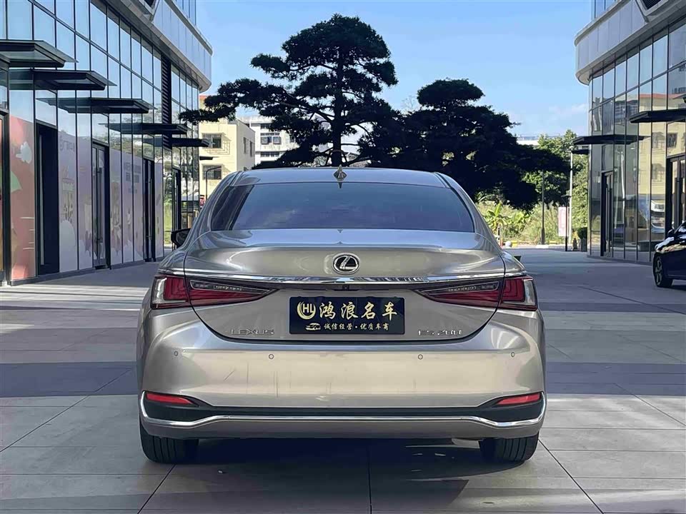 Lexus ES