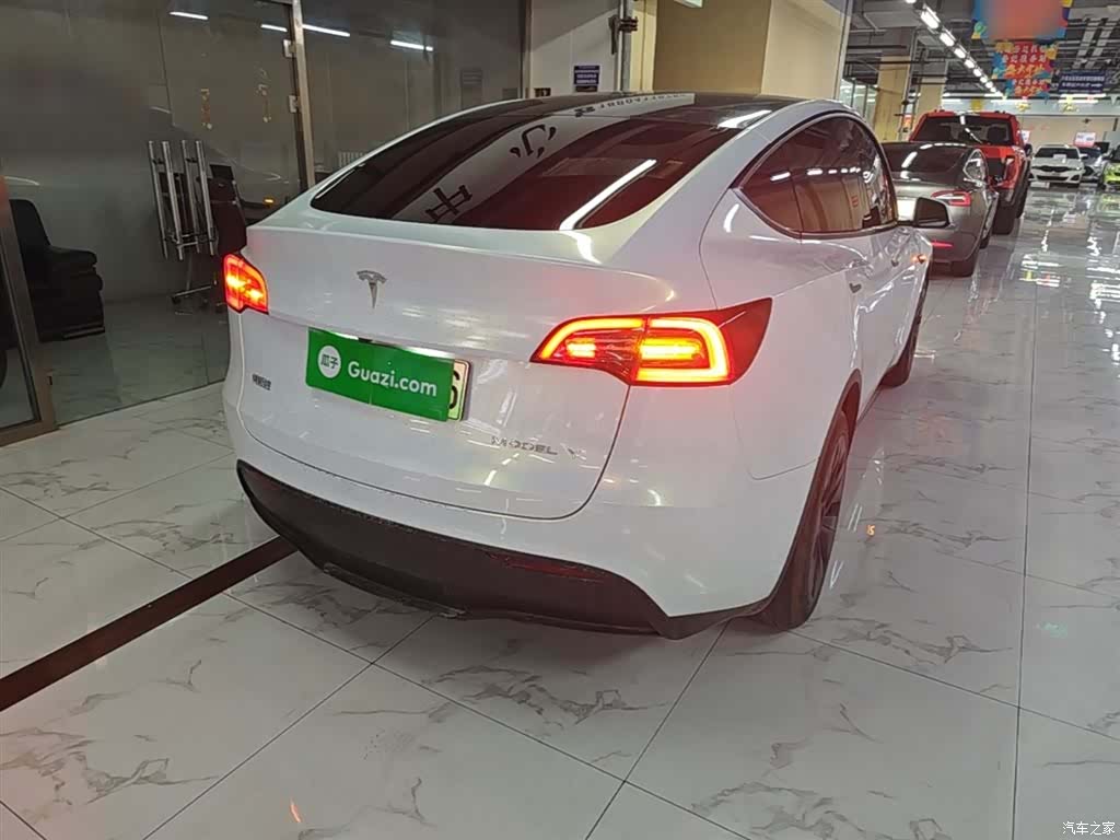 Tesla Model Y, 2024 7