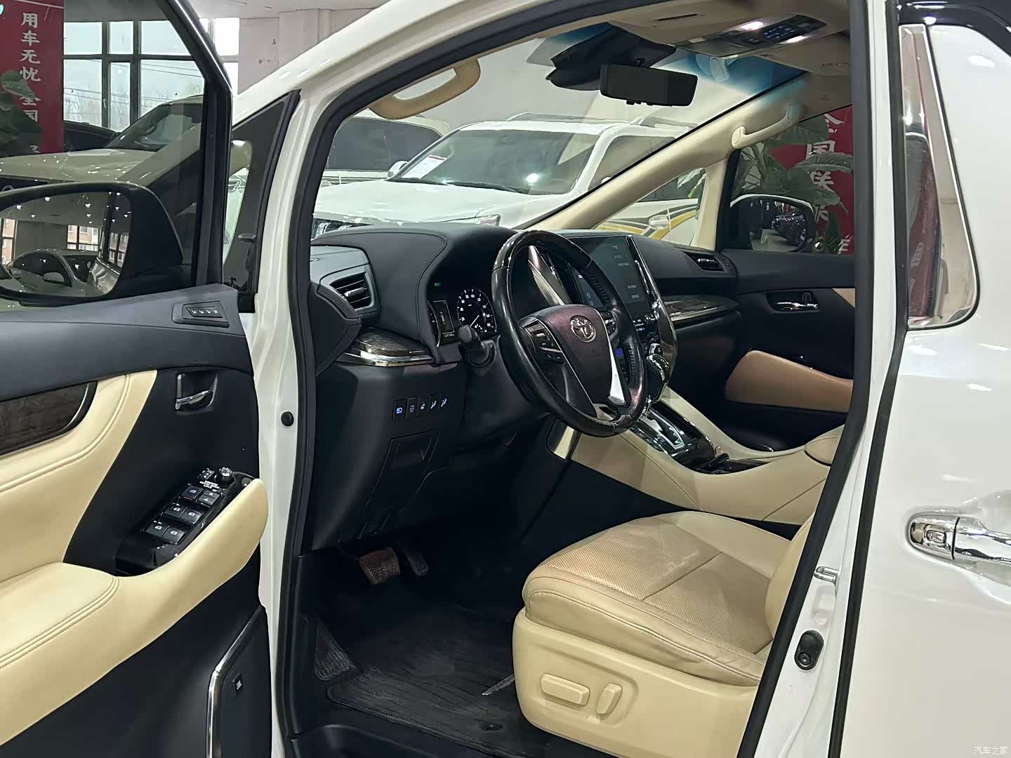Toyota Vellfire, 2020 все фото