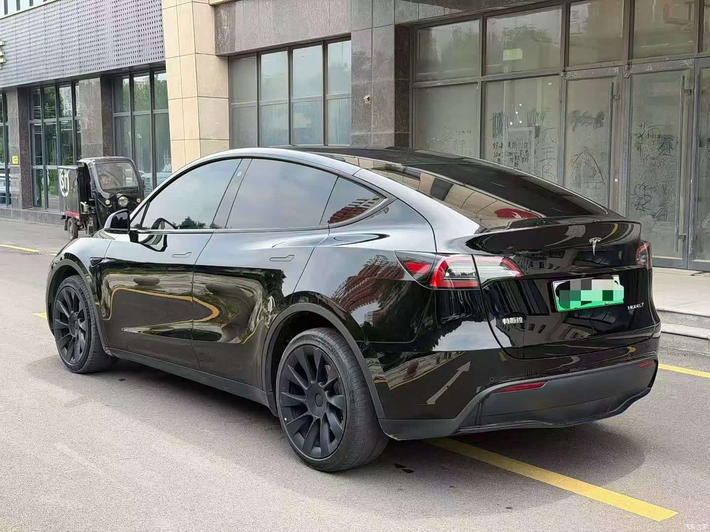 Tesla Model Y, 2023 4