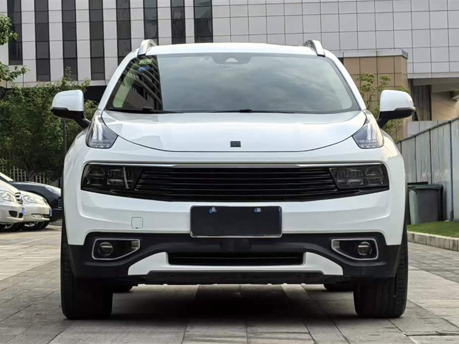 Lynk & Co 01