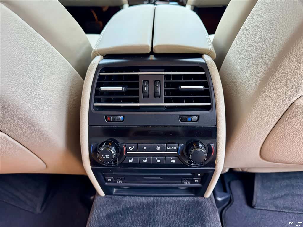 BMW 7 Series, 2011 24
