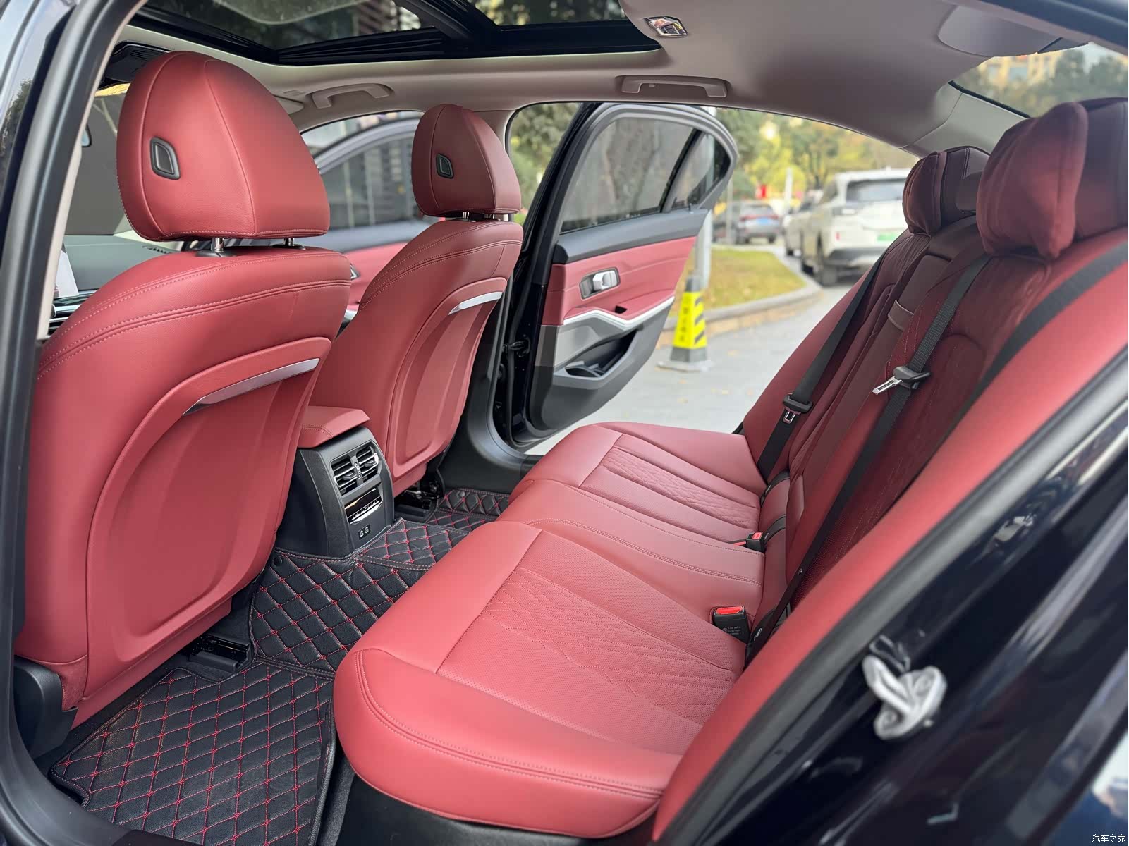 BMW 3 Series, 2024 7