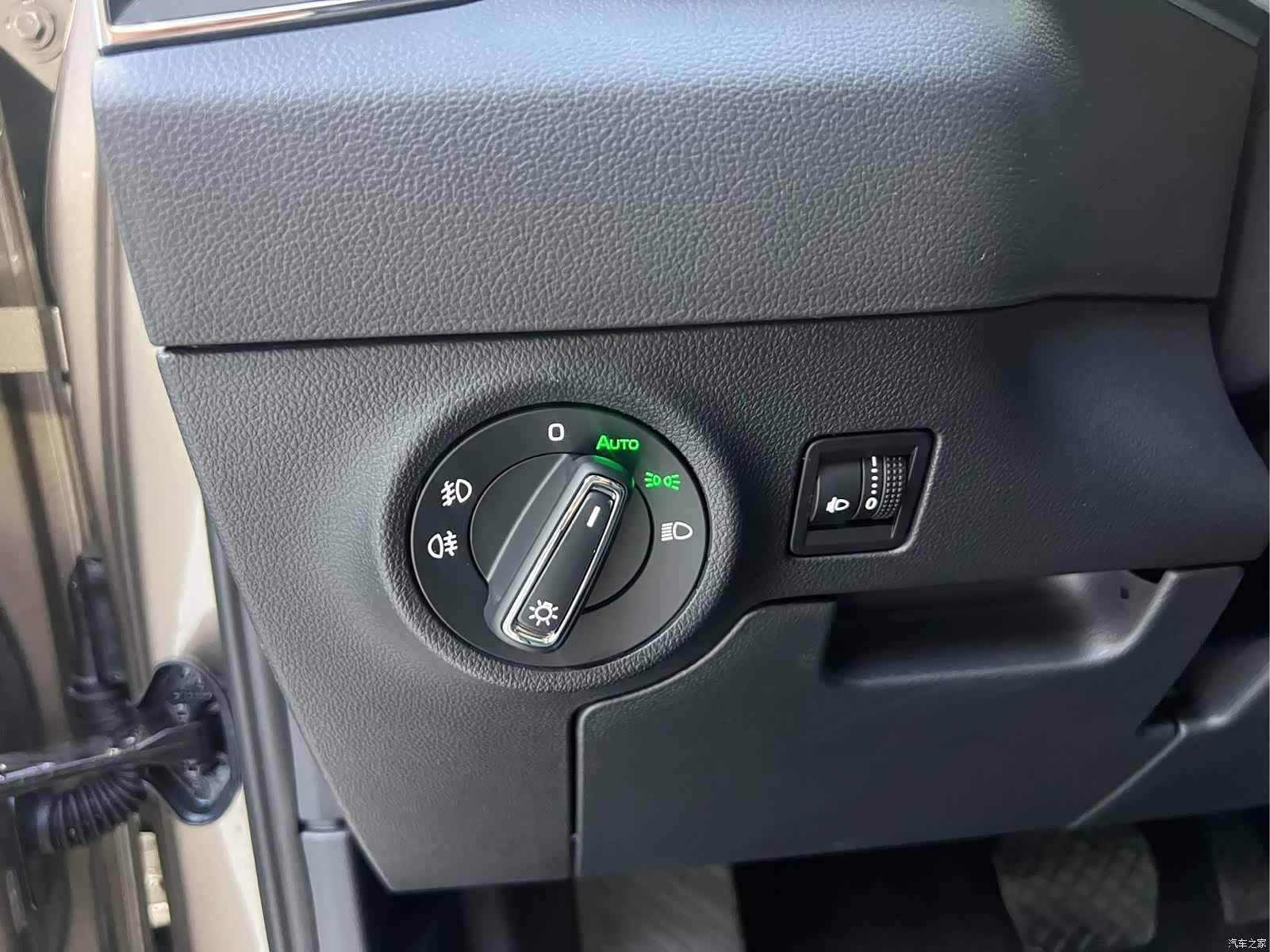 Skoda Karoq, 2023 все фото