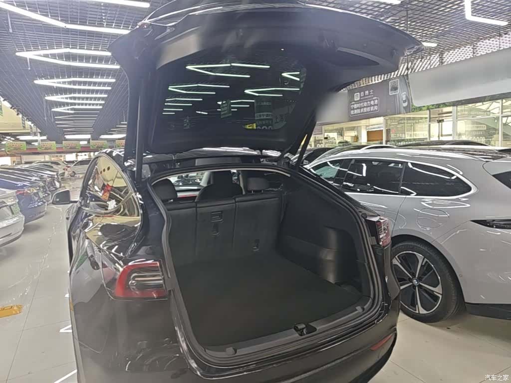 Tesla Model Y, 2024 19