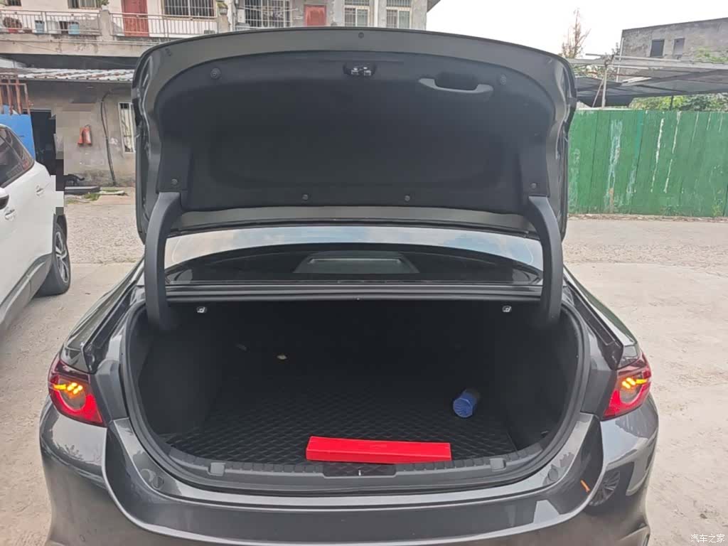 Mazda Mazda3, 2025 19