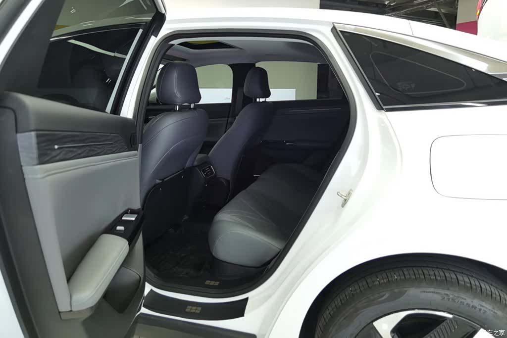 Geely Galaxy L6, 2026 11