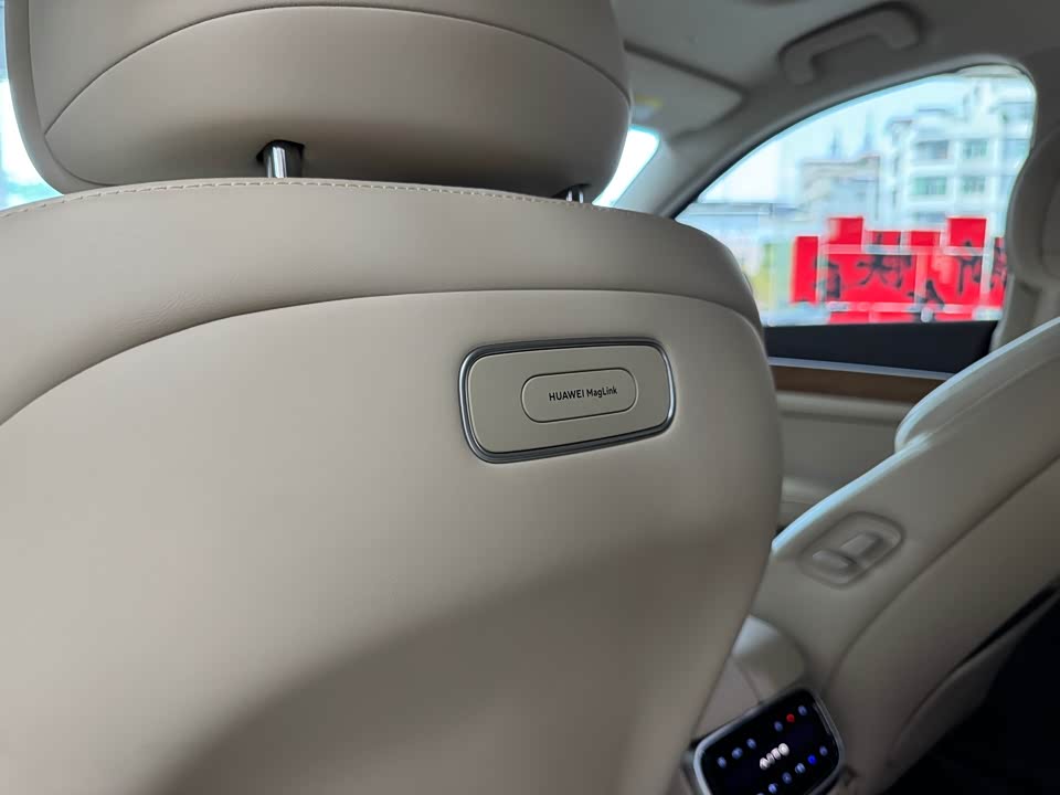 AITO Ask the world M7