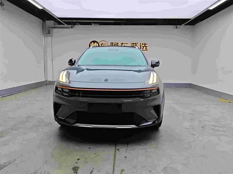 Lynk & Co 06